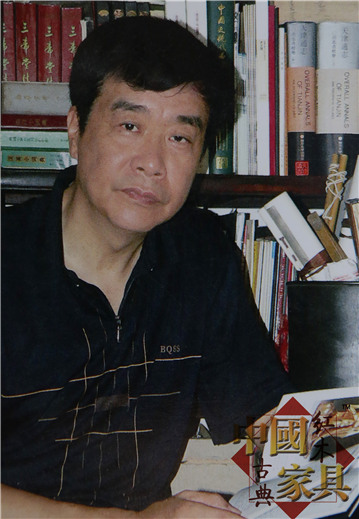 8、本文作者姜維群，民國(guó)家具研究專(zhuān)家、收藏家?！督裢斫?jīng)濟(jì)周刊》社長(zhǎng)。