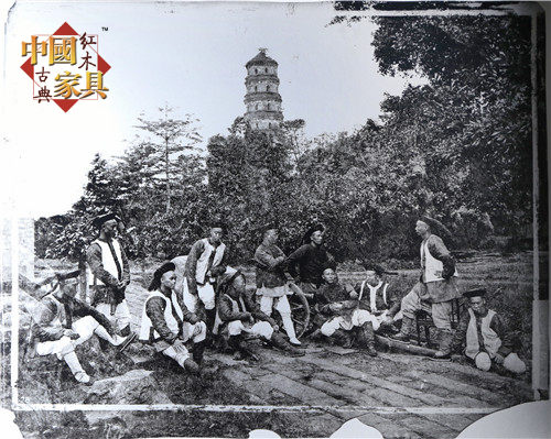 2清末，廣州六榕寺下的中國(guó)衛(wèi)兵