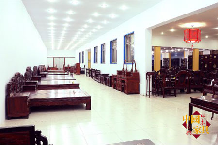 2按類擺放的家具，讓購物者可以更直觀地進(jìn)行比對