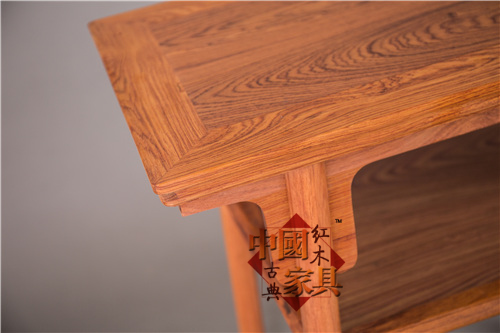 17、仿制后的小案，彰顯出明式家具特有的點(diǎn)、線、面自然交合的&ldquo;形線之美&rdquo;。_副本