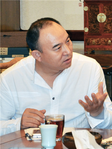 03-4《中國(guó)宮廷家具》編委會(huì)副主任、北京市君馨閣家具有限責(zé)任公司董事長(zhǎng)袁劍君發(fā)言_副本