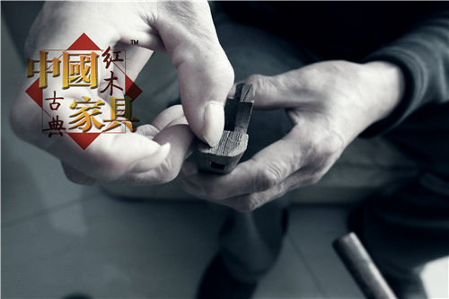 12、有經(jīng)驗(yàn)的木工會(huì)在榫卯結(jié)合部位留有&ldquo;膠倉(cāng)&rdquo;。