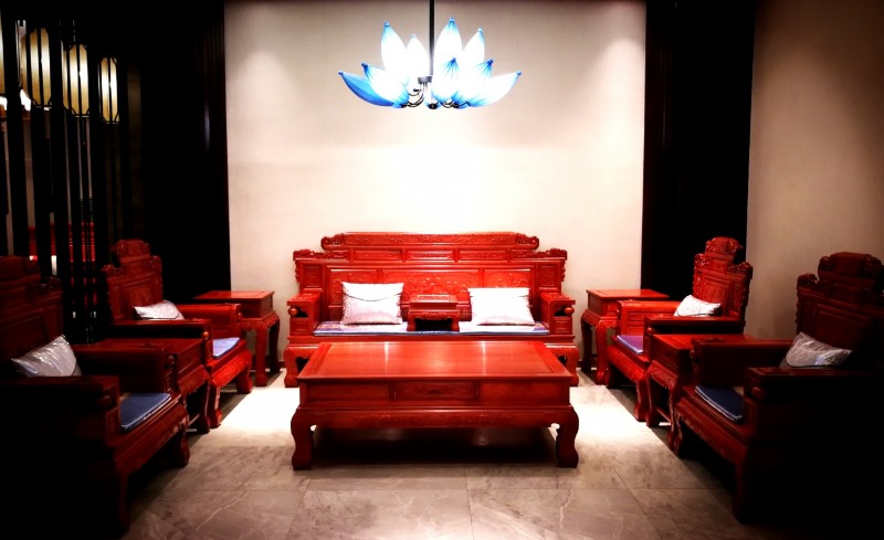 1、興國紅木專門為80后消費群體打造的客廳系列產(chǎn)品_看圖王