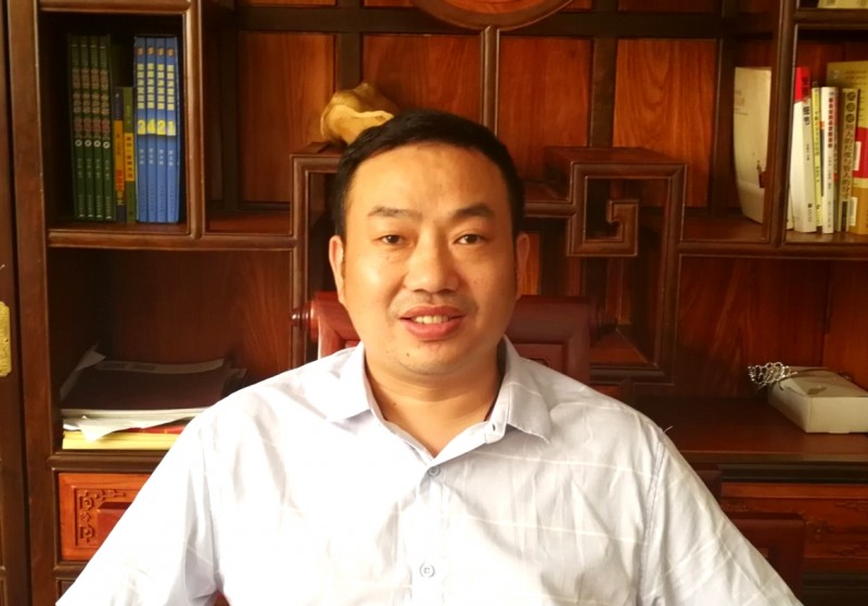 1、東源紅木總經(jīng)理施青嶺_看圖王